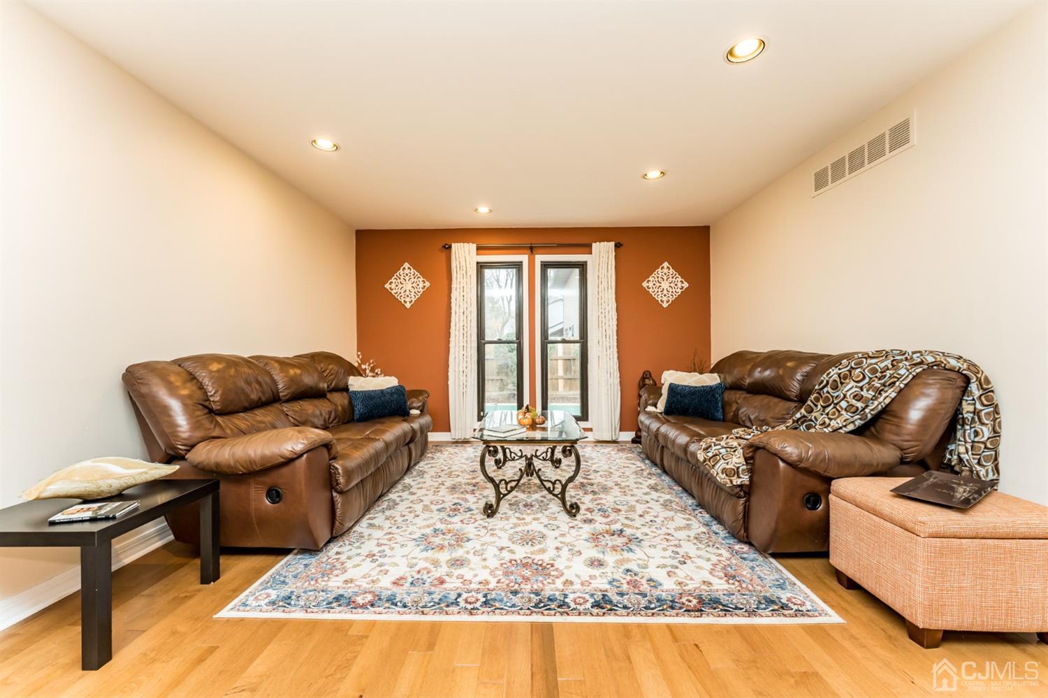 14 Overton Road East Windsor, NJ 08520 - Photo 5 of 39 Gallery Image 5