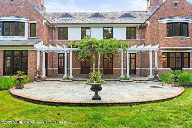 $25,000 | 18 Sheraton Lane, Rumson, NJ 07760