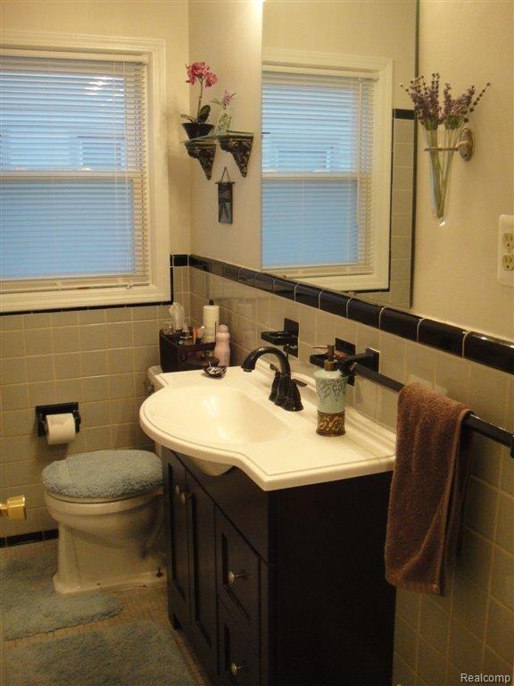 3102 Inman Street Ferndale, MI 48220 - Photo 11 of 16 Updated bath
