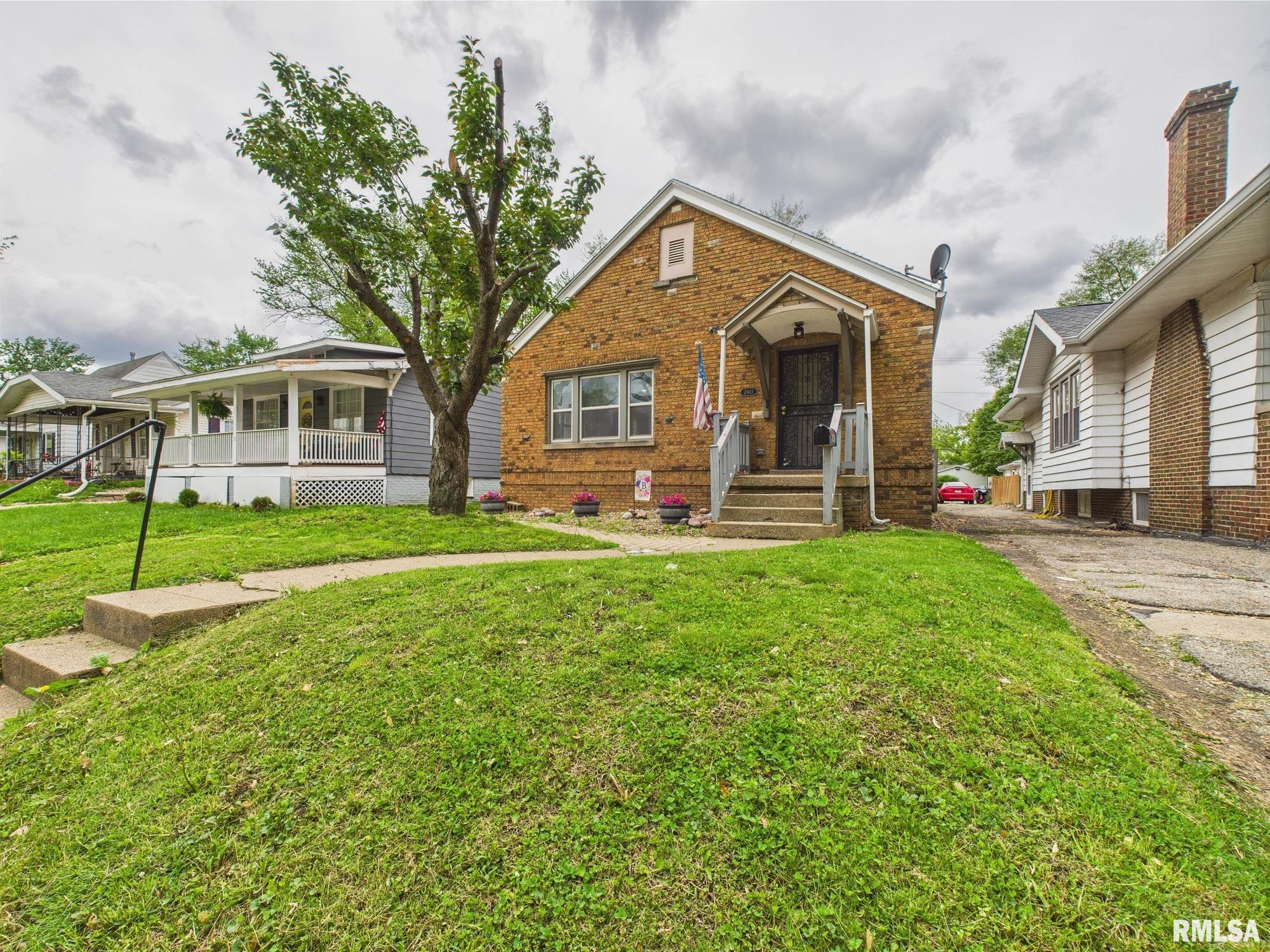 2417 Yale Boulevard Springfield, IL 62703 - Photo 1 of 19