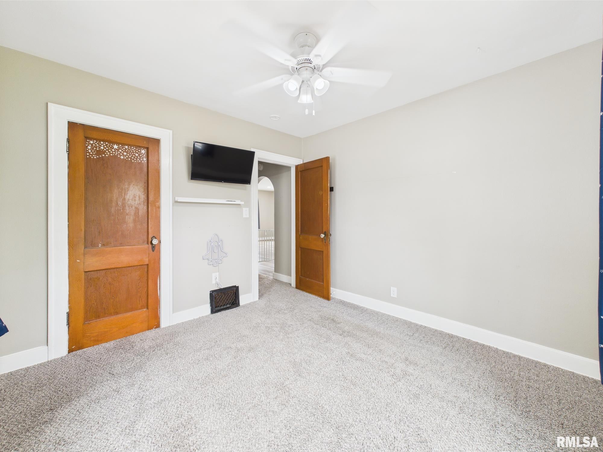 2417 Yale Boulevard Springfield, IL 62703 - Photo 17 of 19