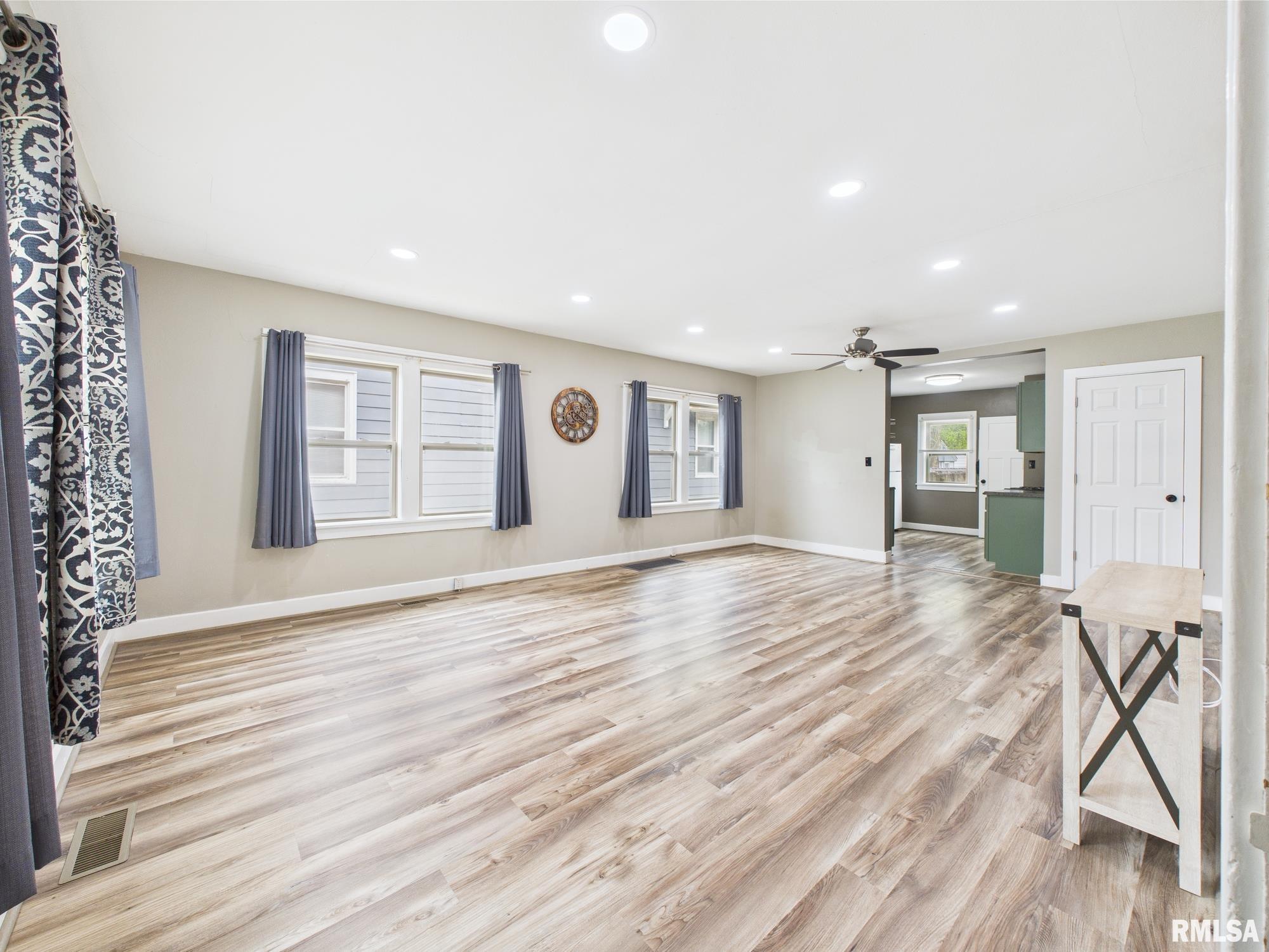 2417 Yale Boulevard Springfield, IL 62703 - Photo 2 of 19