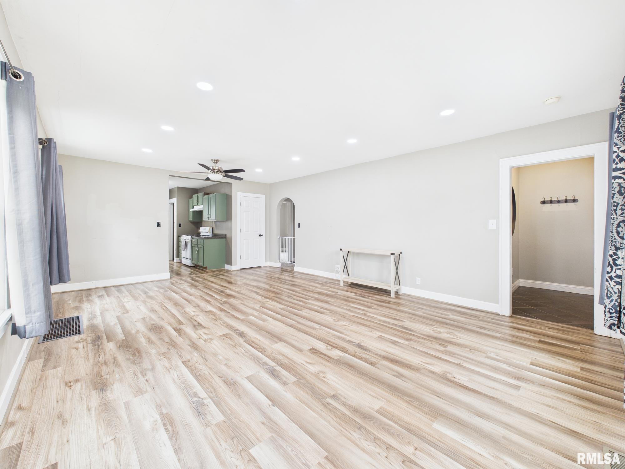 2417 Yale Boulevard Springfield, IL 62703 - Photo 3 of 19