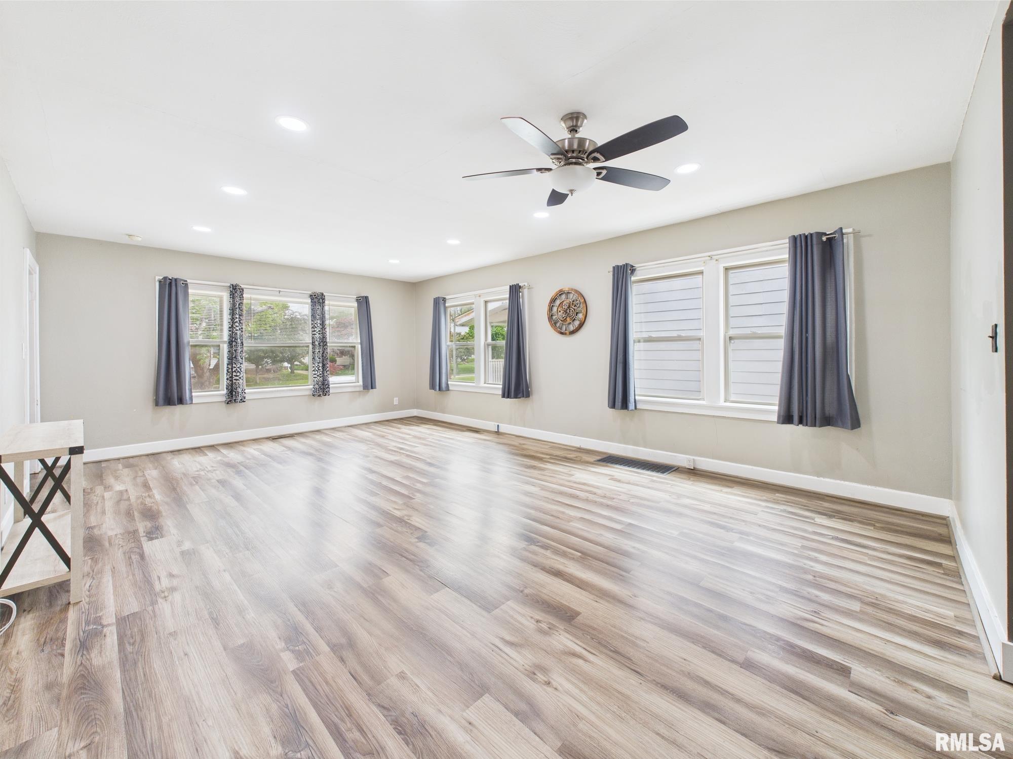 2417 Yale Boulevard Springfield, IL 62703 - Photo 5 of 19