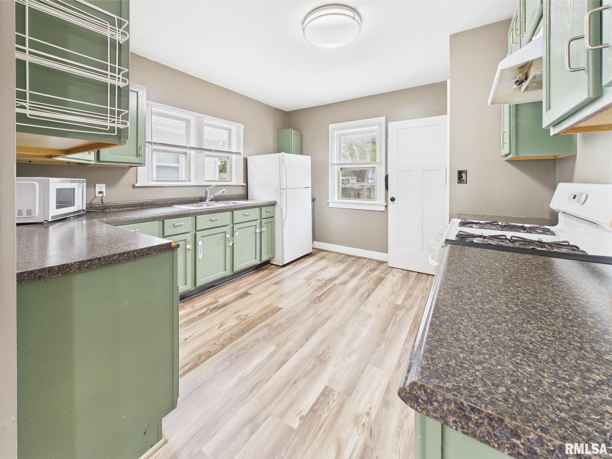 2417 Yale Boulevard Springfield, IL 62703 - Photo 6 of 19