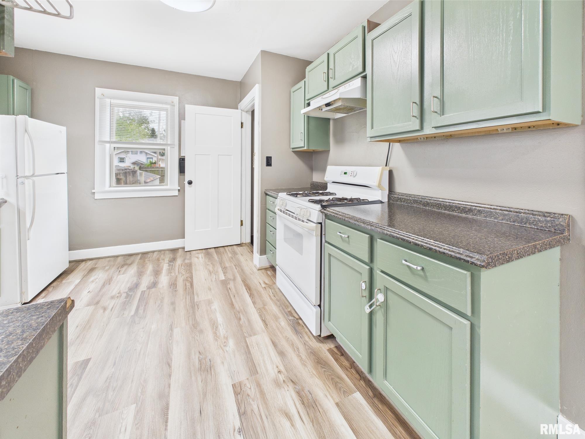 2417 Yale Boulevard Springfield, IL 62703 - Photo 7 of 19