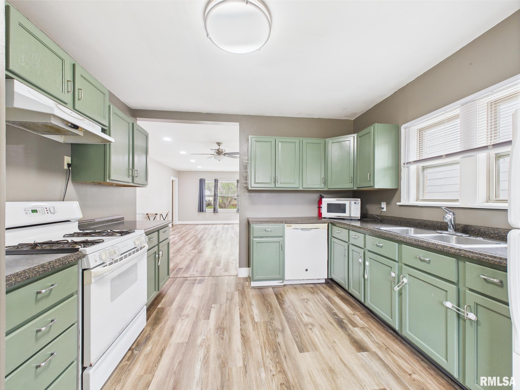 2417 Yale Boulevard Springfield, IL 62703 - Photo 8 of 19