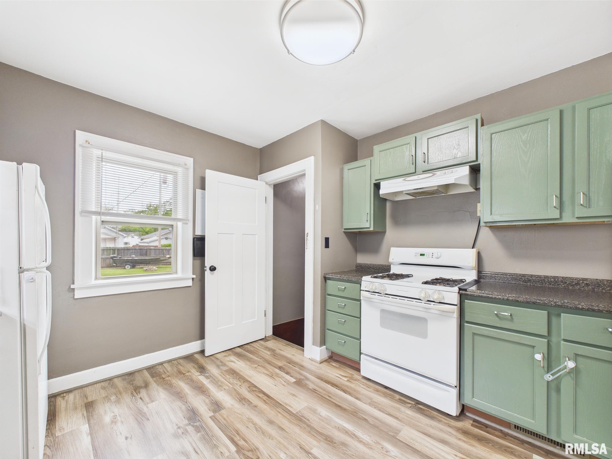 2417 Yale Boulevard Springfield, IL 62703 - Photo 9 of 19