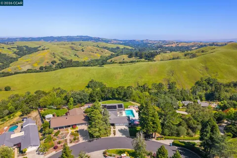 $2,995,000 | 1933 Joseph Drive, Moraga, CA 94556