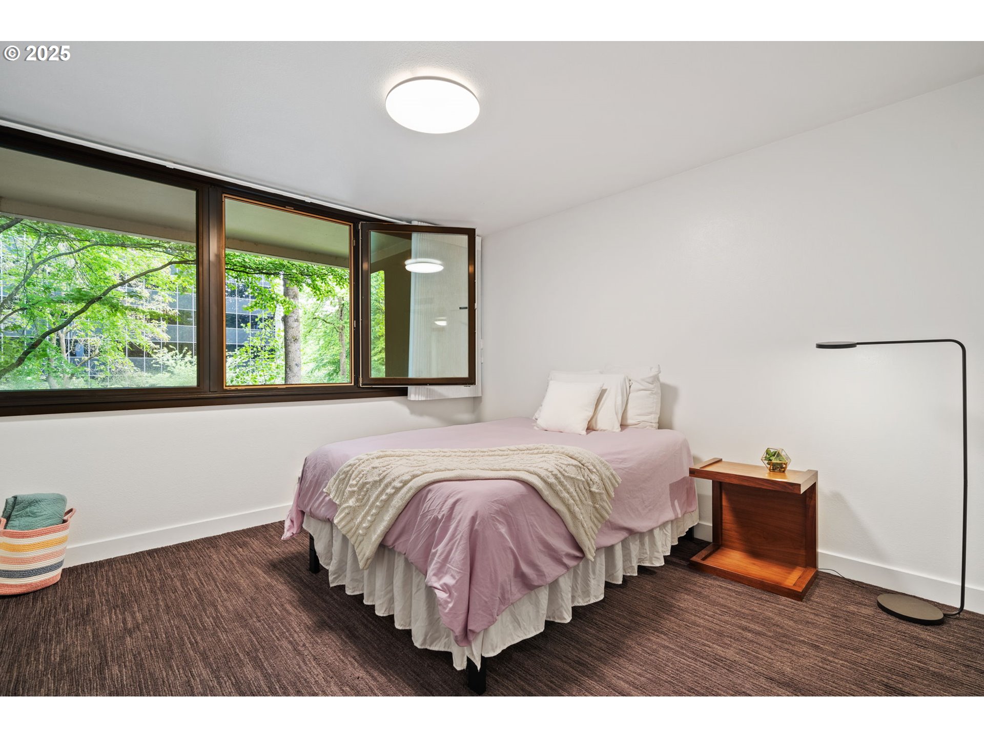 255 Southwest Harrison Street, Unit TH5 Portland, OR 97201 - Photo 25 of 40 a bedroom with a bed and a large window