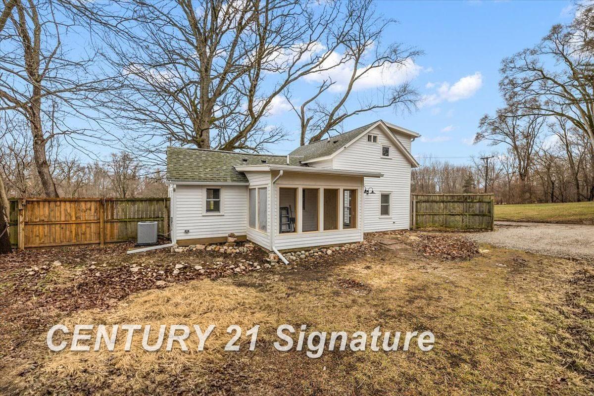 5825 Sibley Road Chelsea, MI 48118 - Photo 29 of 38 50200001-8fc32412-e8d4-4253-b7d1-c911397cf518.JPG