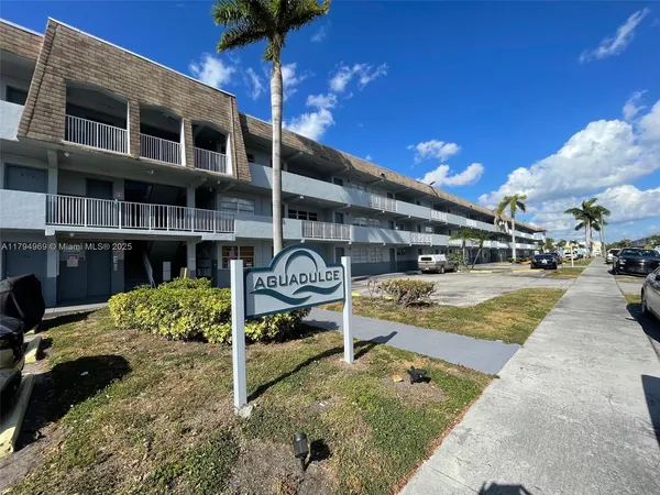 $2,100 | 11195 Southwest 1st Street, Unit 314, Sweetwater, FL 33174