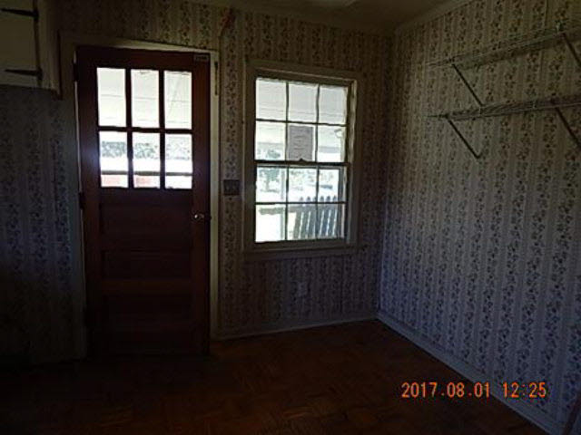204 Greer Avenue Atmore, AL 36502 - Photo 9 of 16 Breakfast Area