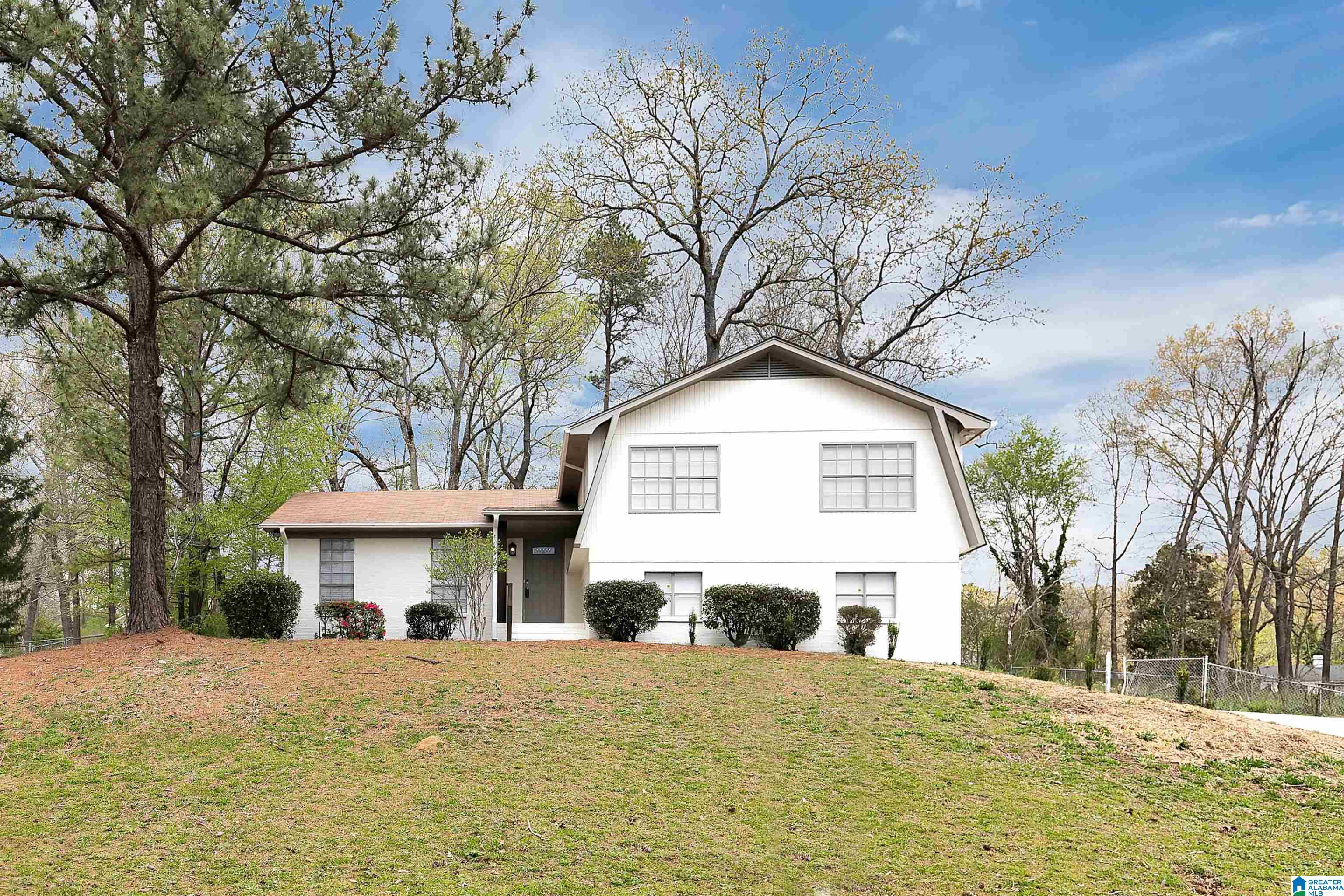 324 Fox Glen Road Northwest Birmingham, AL 35215 - Photo 2 of 29