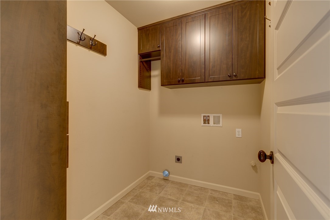 1532 170th Street Southeast Bothell, WA 98012 - Photo 35 of 39 a view of a hallway