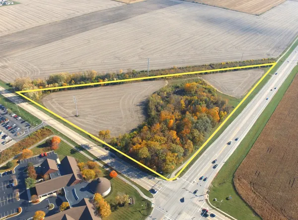 $1,009,800 | 1452 Bethany Road, Sycamore, IL 60178