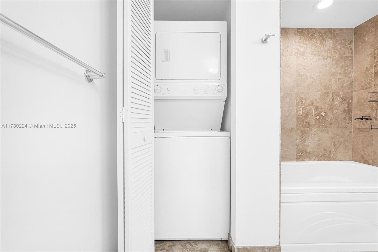 41 Southeast 5th Street, Unit 406 Miami, FL 33131 - Photo 26 of 68 a bathroom with a bathtub and a shower