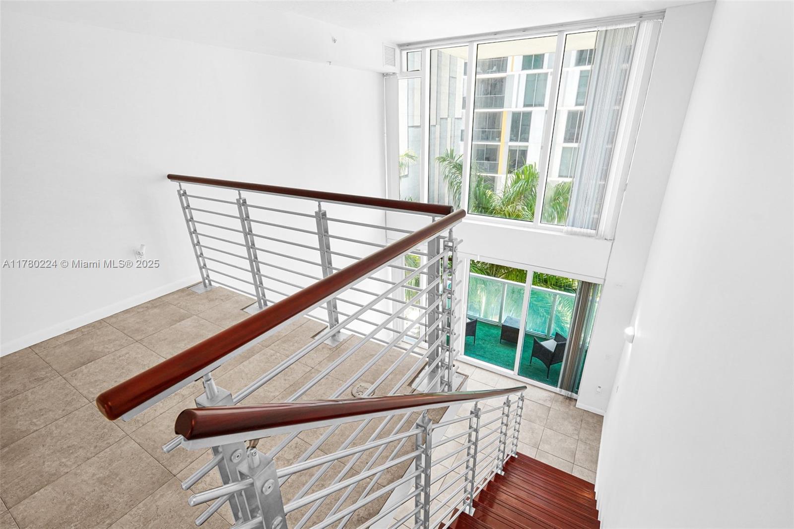 41 Southeast 5th Street, Unit 406 Miami, FL 33131 - Photo 32 of 68 a view of entryway