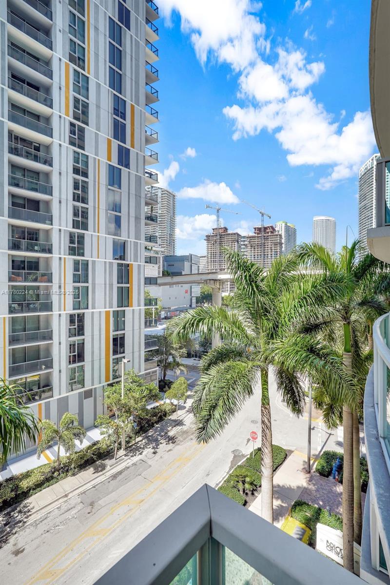 41 Southeast 5th Street, Unit 406 Miami, FL 33131 - Photo 43 of 68