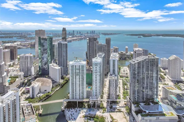 $475,000 | 41 Southeast 5th Street, Unit 406, Miami, FL 33131