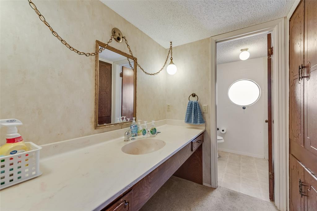 102 South Royal Oak Drive Duncanville, TX 75116 - Photo 12 of 19 a bathroom with a sink vanity and mirror