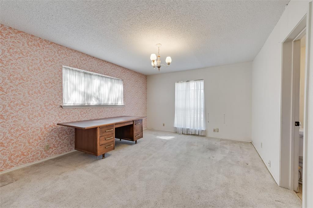 102 South Royal Oak Drive Duncanville, TX 75116 - Photo 14 of 19 an empty room with windows and cabinet