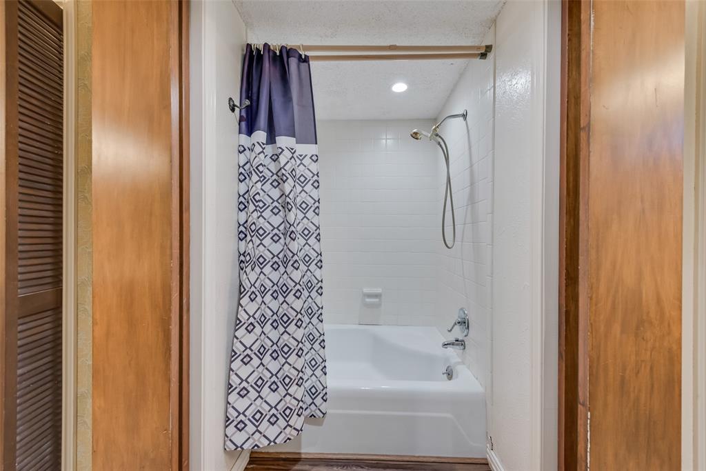 102 South Royal Oak Drive Duncanville, TX 75116 - Photo 18 of 19 a bathroom with a bathtub and shower