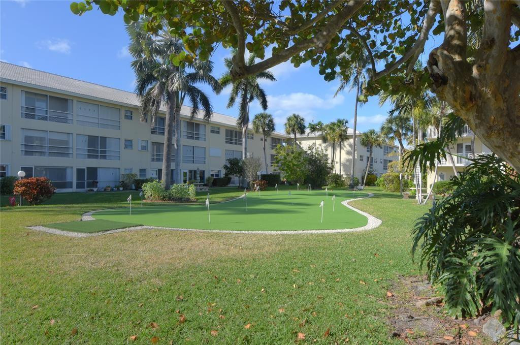 1951 Northeast 39th Street, Unit 360 Lighthouse Point, FL 33064 - Photo 28 of 28 PUTTING GREEN
