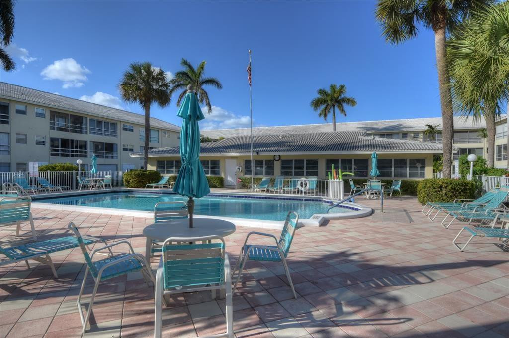 1951 Northeast 39th Street, Unit 360 Lighthouse Point, FL 33064 - Photo 3 of 28 CLUBHOUSE AND POOL