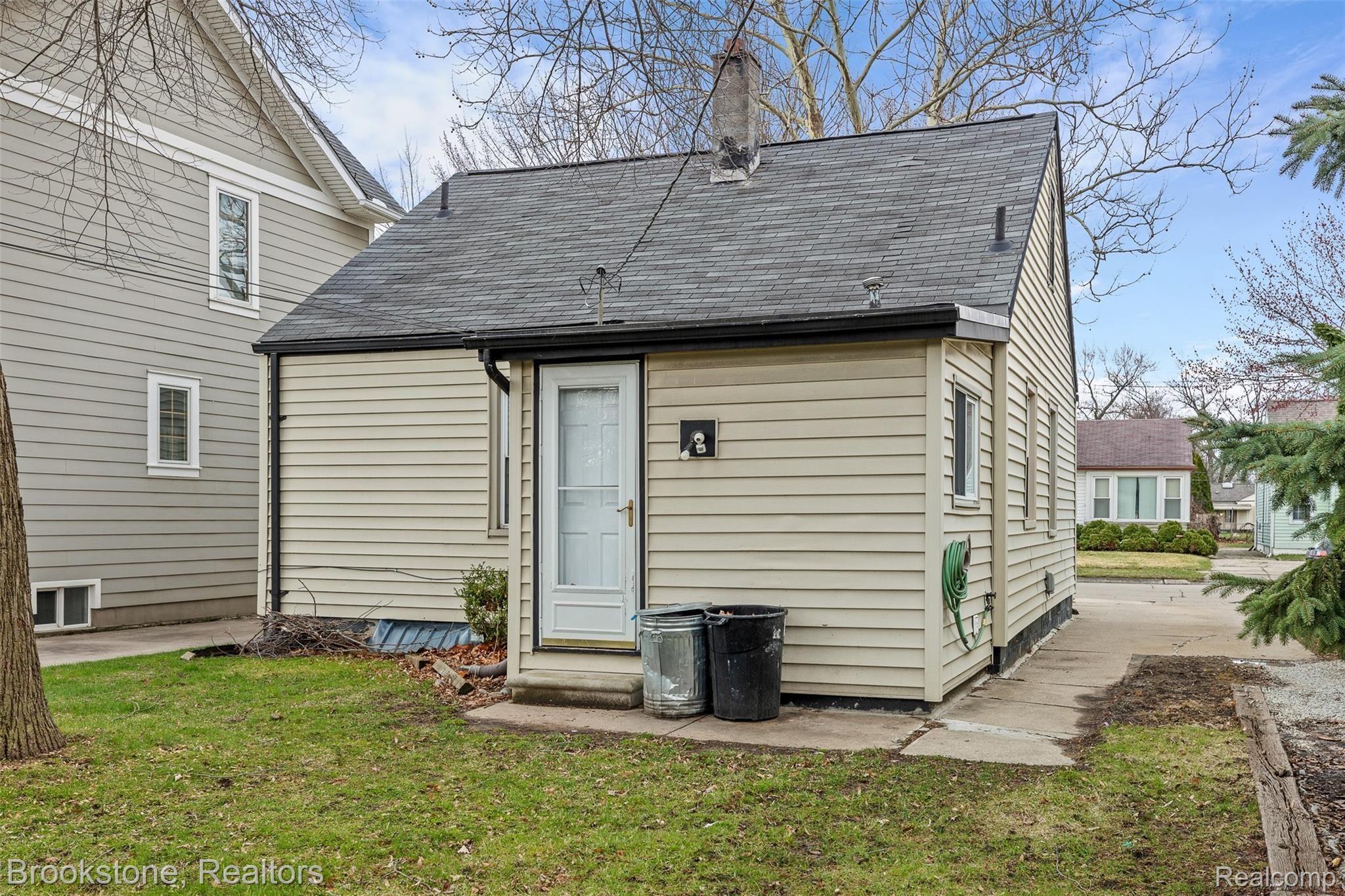 20859 Hampton Road Harper Woods, MI 48225 - Photo 12 of 23 Back entrance
