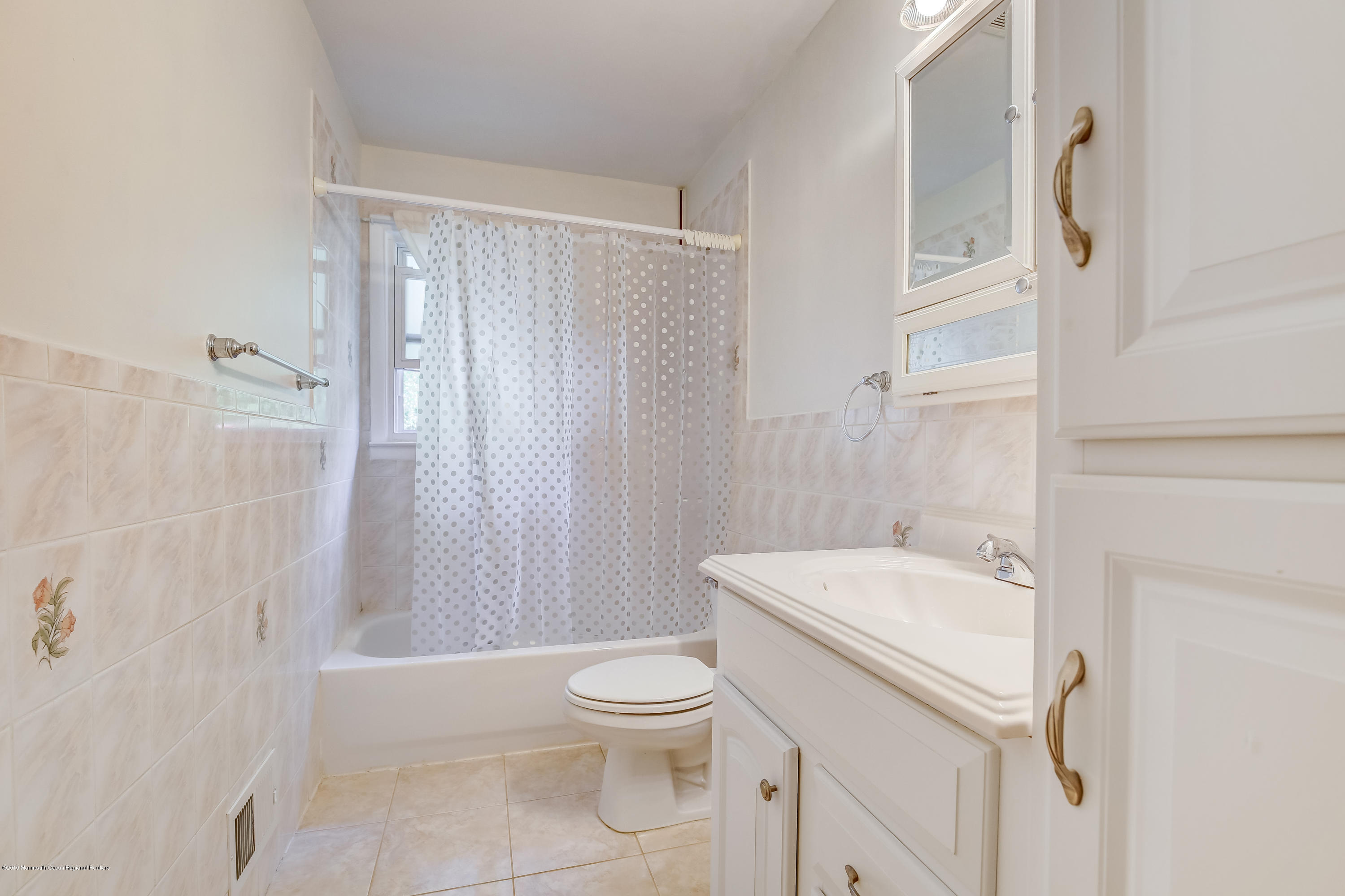 9 Ridge Road Morganville, NJ 07751 - Photo 20 of 27 Bathroom