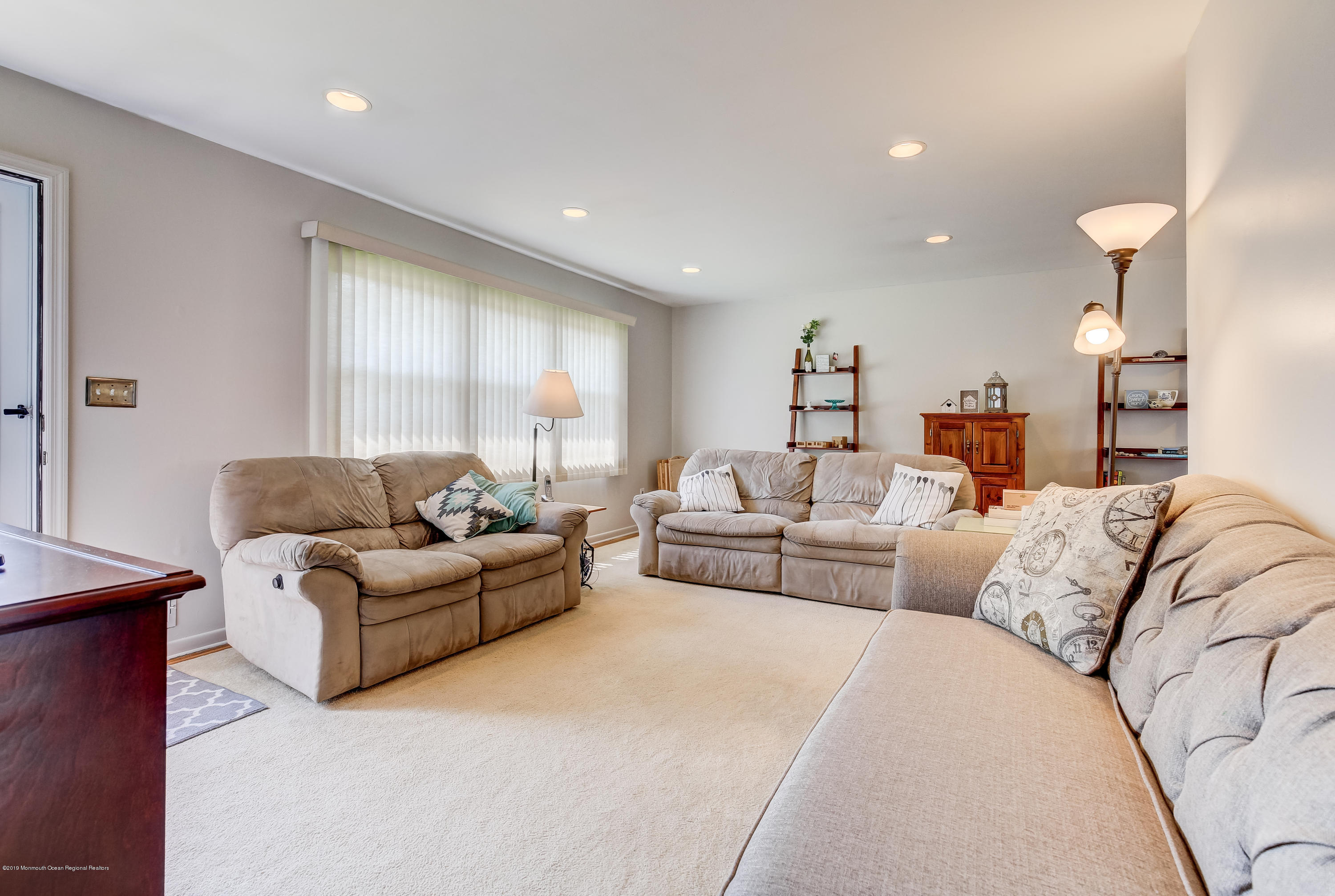 9 Ridge Road Morganville, NJ 07751 - Photo 4 of 27 Family Room