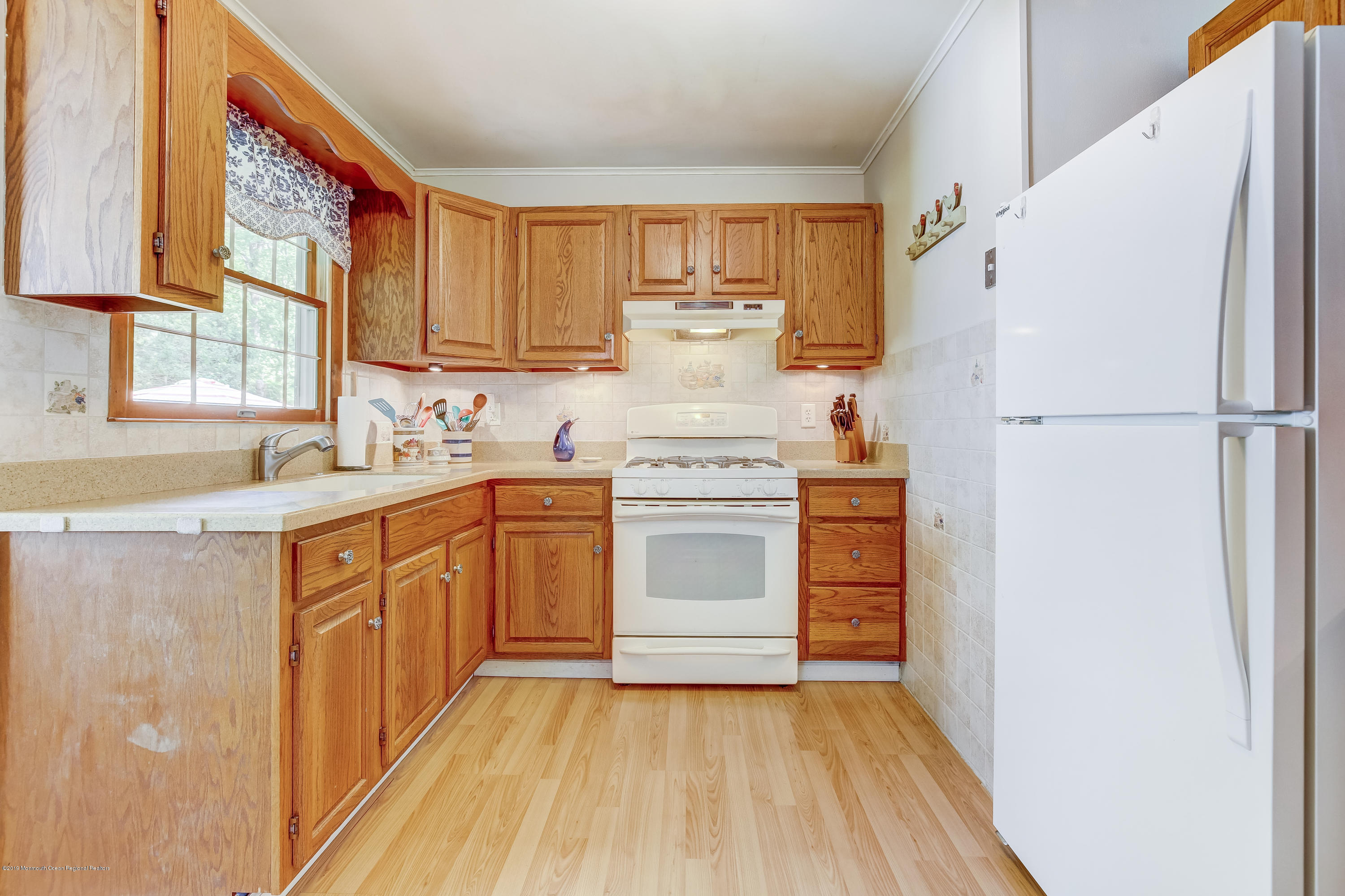 9 Ridge Road Morganville, NJ 07751 - Photo 10 of 27 Kitchen