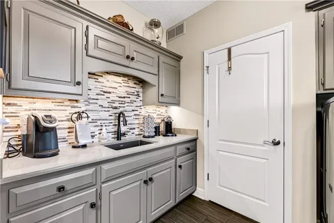 $1,595,000 | 13816 Horton Drive, Overland Park, KS 66223