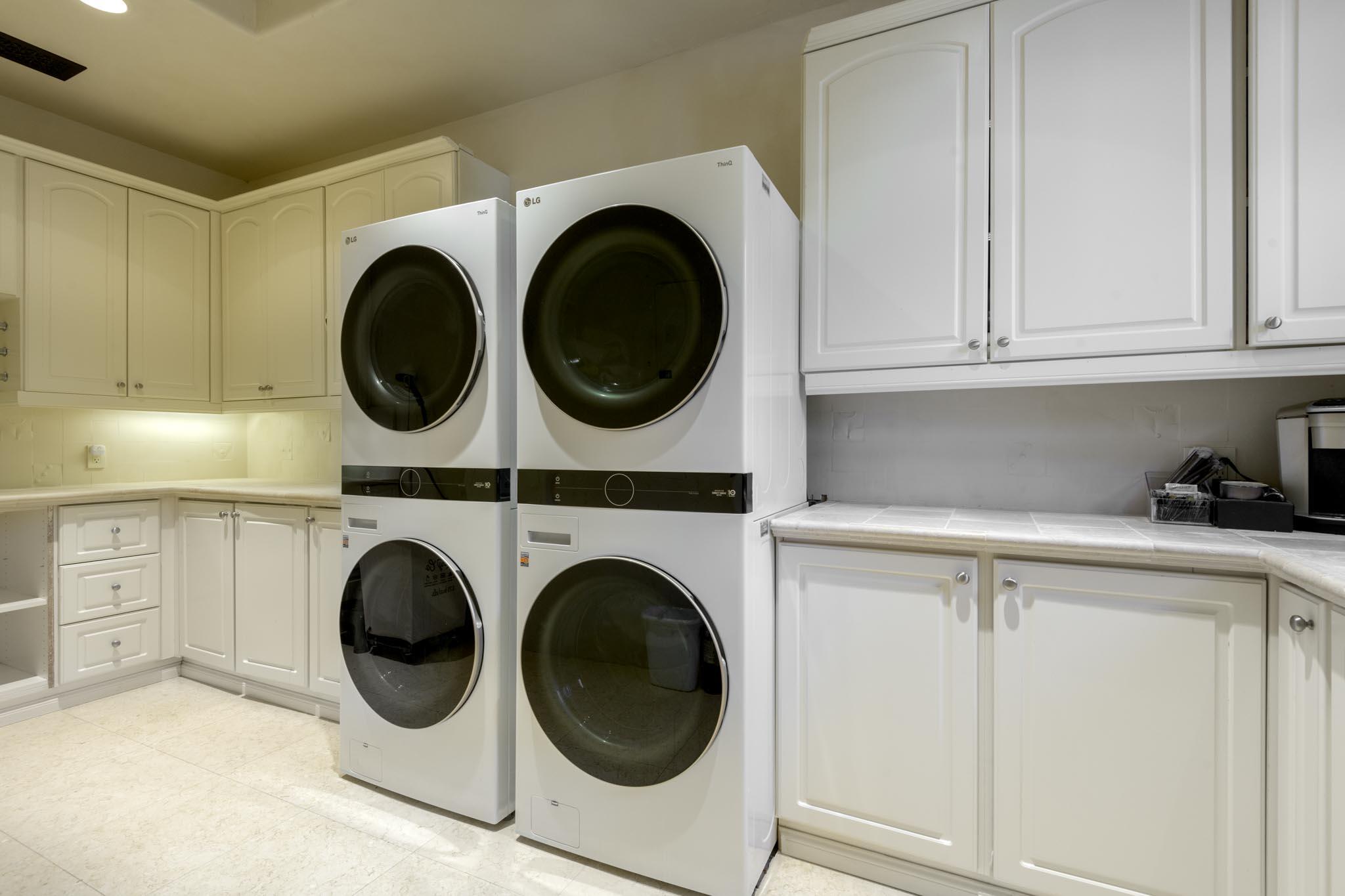 338 Toro Canyon Road Carpinteria, CA 93013 - Photo 23 of 37 laundry room