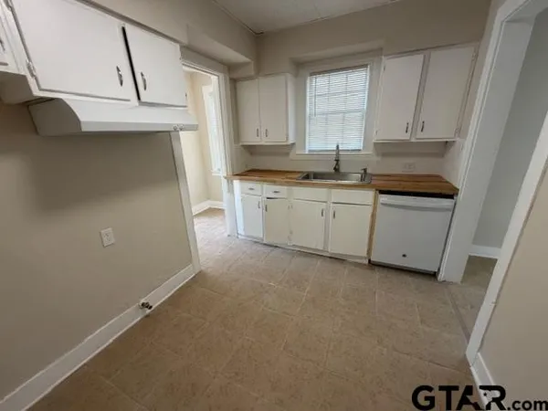 $1,000 | 923 North Tyler Avenue, Tyler, TX 75702