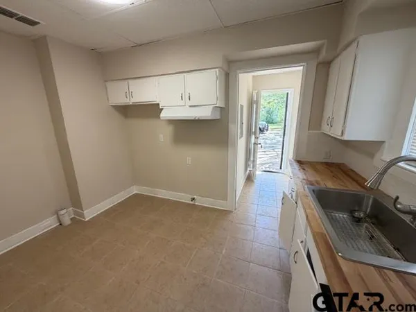 $1,000 | 923 North Tyler Avenue, Tyler, TX 75702