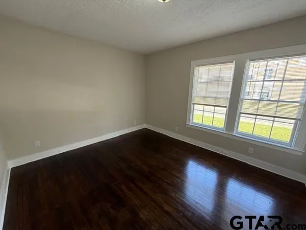 $1,000 | 923 North Tyler Avenue, Tyler, TX 75702