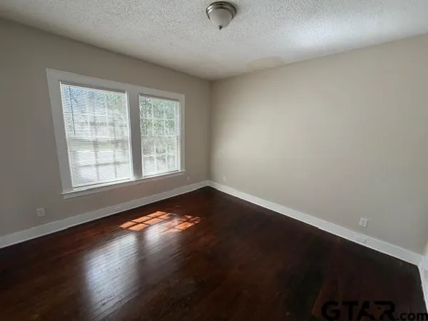 $1,000 | 923 North Tyler Avenue, Tyler, TX 75702