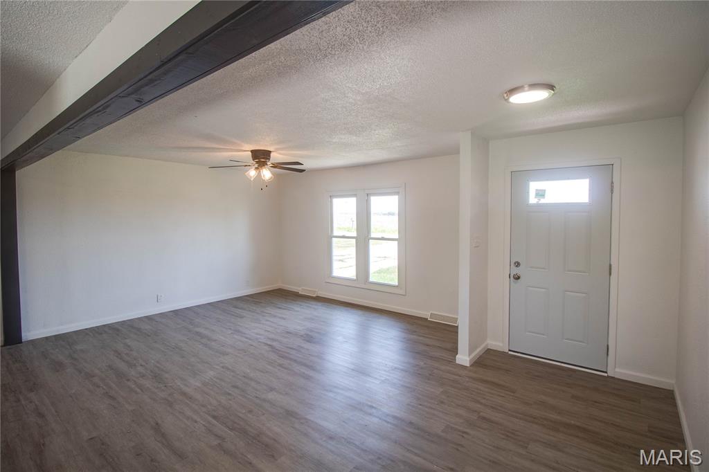 507 Walnut Street Hillsboro, IL 62049 - Photo 6 of 32