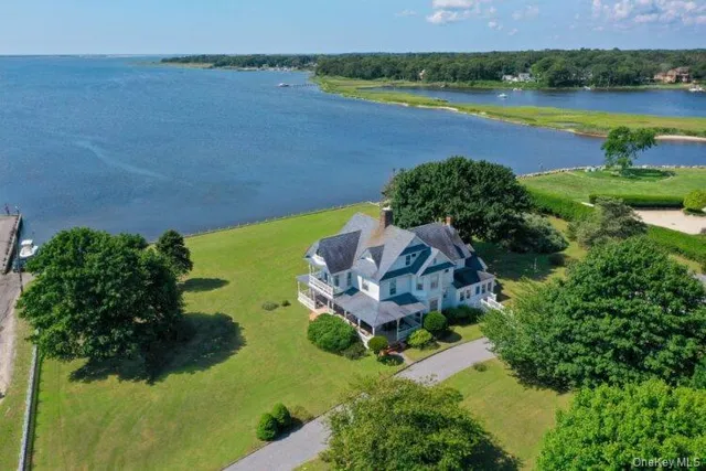 an aerial view of a house with outdoor space and lake view