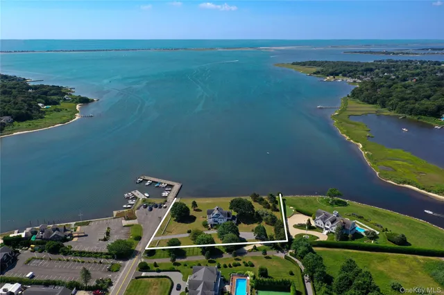 an aerial view of a house having yard