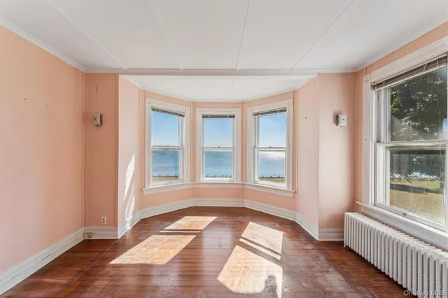a view of livingroom with furniture and windows