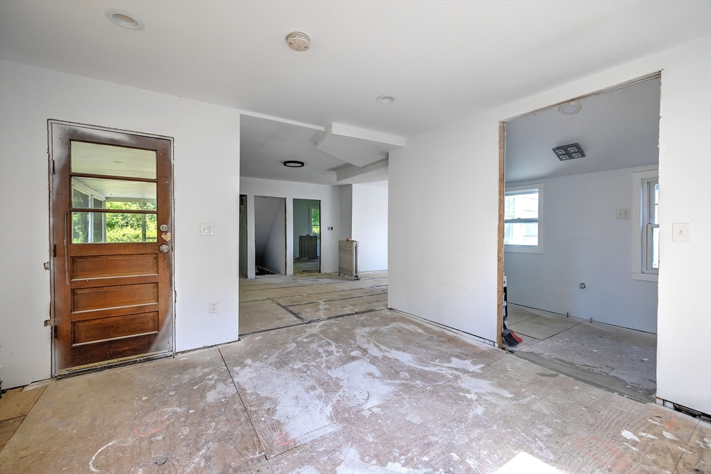 136 Quaboag Street Warren, MA 01083 - Photo 5 of 38