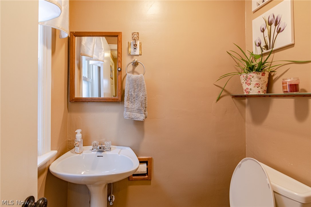 3470 Northcliffe Road Cleveland, OH 44118 - Photo 15 of 35 Gallery Image 15