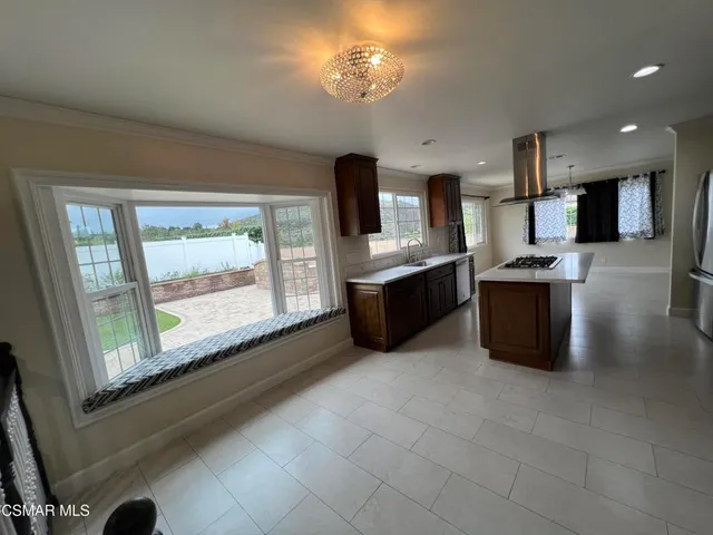 $1,350,000 | 334 West Avenida De Las Flores, Thousand Oaks, CA 91360