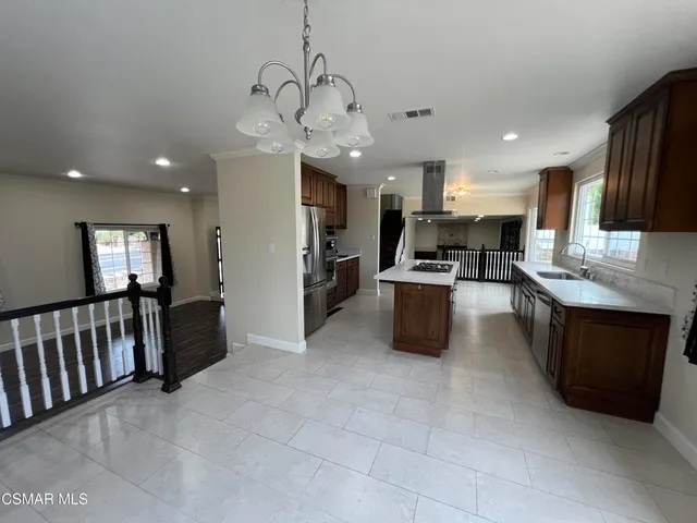 $1,350,000 | 334 West Avenida De Las Flores, Thousand Oaks, CA 91360