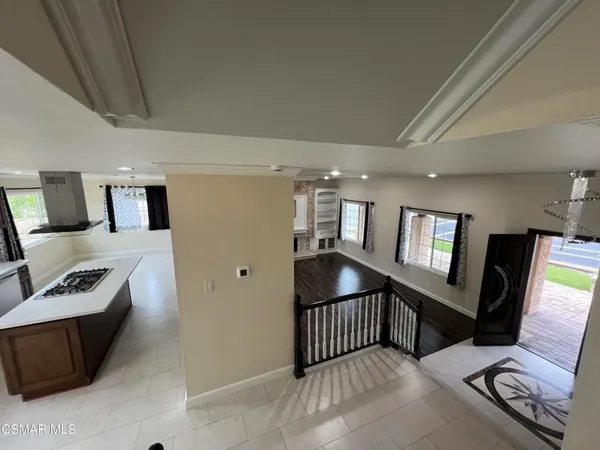 $1,249,999 | 334 West Avenida De Las Flores, Thousand Oaks, CA 91360