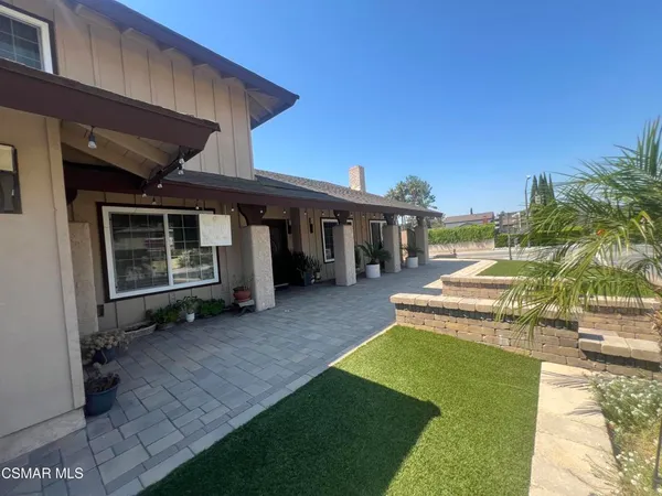 a view of a house with a yard