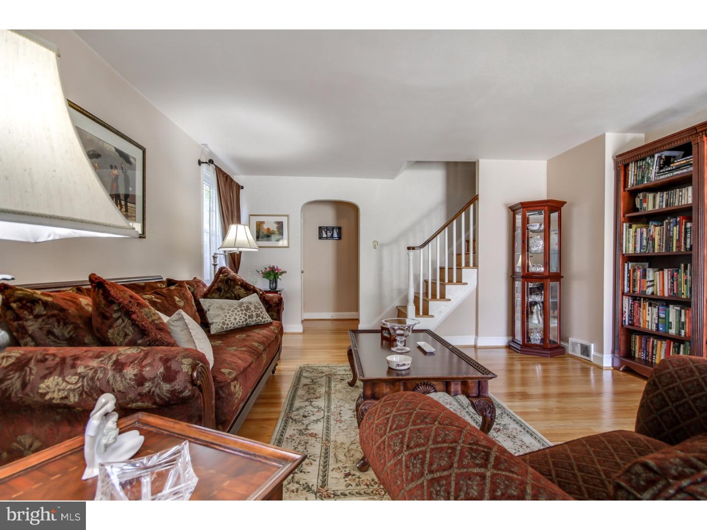 441 Maris Road Springfield, PA 19064 - Photo 2 of 25 Living Room